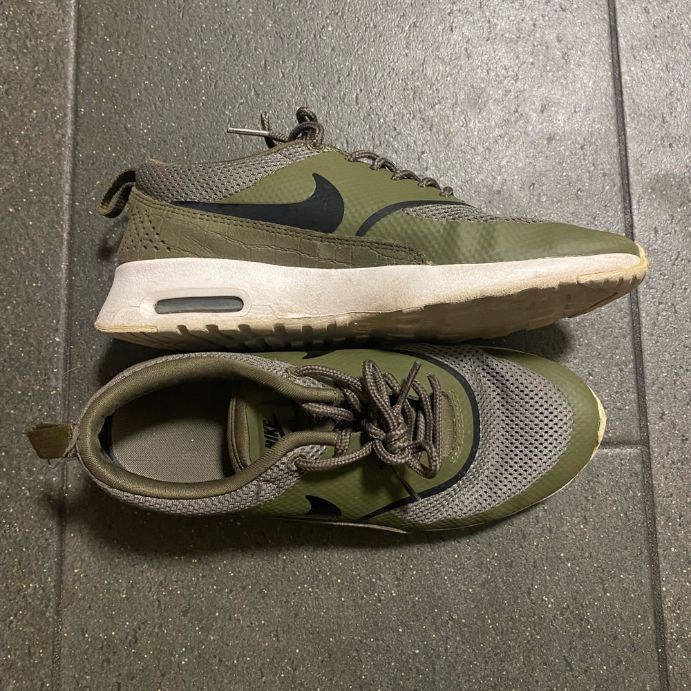 forest green Nike air max